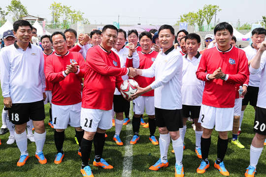 한국GM은 9일 인천 서구 아시아드 보조경기장에서 임직원과 그 가족들을 초청해 '한국지엠 가족 대동 한마당' 행사를 성황리에 개최했다.<한국GM 제공>